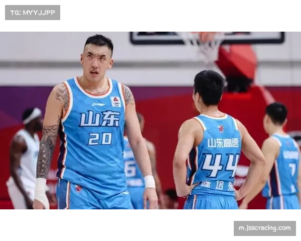 山东队快攻反击战术：高诗岩抢断后一传与陶汉林顺下的配合